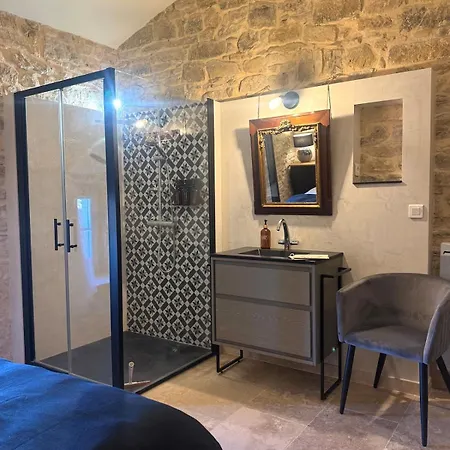 Mas Xviii En Pierres Avec Piscine Privee Proche D'uzes בית נופש *