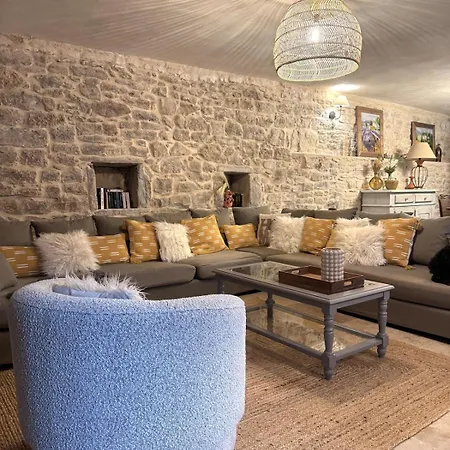 Mas Xviii En Pierres Avec Piscine Privee Proche D'uzes *