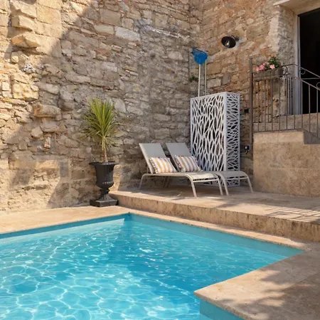 Mas Xviii En Pierres Avec Piscine Privee Proche D'uzes בית נופש