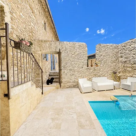 Mas Xviii En Pierres Avec Piscine Privee Proche D'uzes Feriehus Saint-Maurice-de-Cazevieille