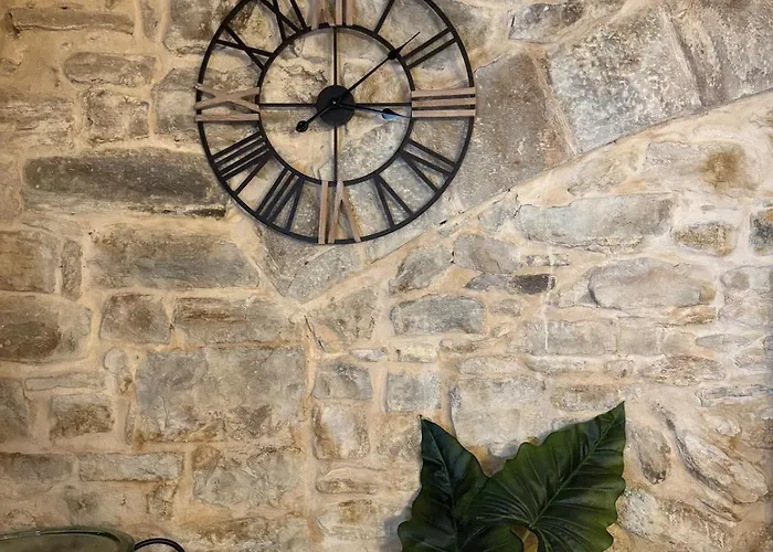 Mas En Pierres Avec Piscine Privee Proche D'uzes