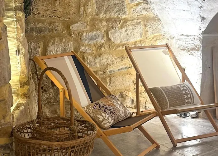 Mas En Pierres Avec Piscine Privee Proche D'uzes *