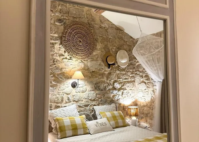 Mas En Pierres Avec Piscine Privee Proche D'uzes *