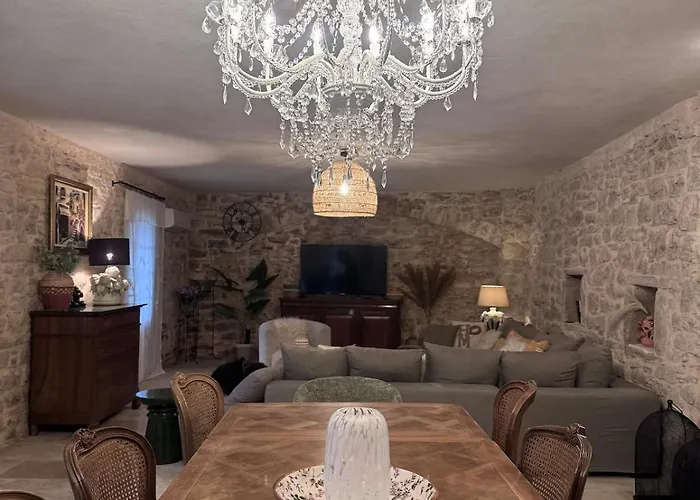 Mas En Pierres Avec Piscine Privee Proche D'uzes *